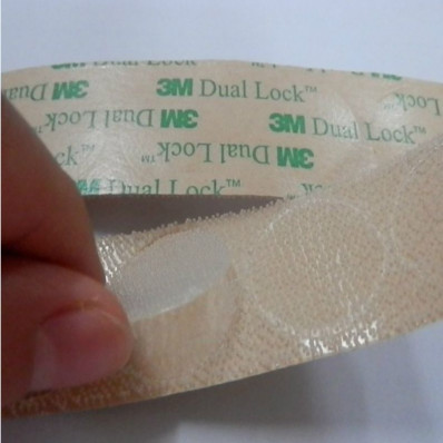 Rollo en velcro adhesivo Dual Lock™ de la marca 3M™,serie SJ 3560 