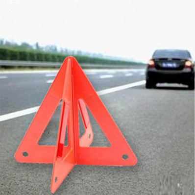 Triangolo con barra rifrangente modello treppiedi da avere sempre nel  vostro veicolo