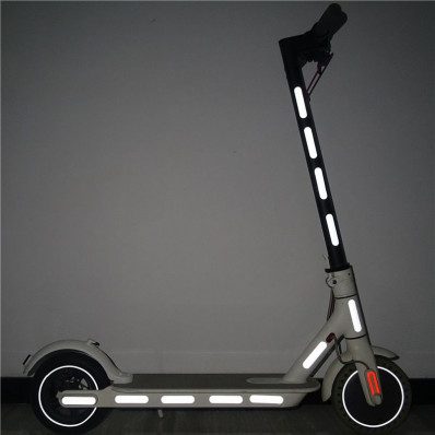 https://media.adesivisicurezza.it/6021-large_default/kit-adhesif-reflechissant-argent-complet-pour-scooter-xiaomi-norma-mijia-m365.jpg