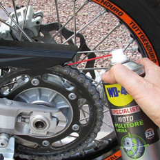 WD-40 Specialist Moto Grasso Catena Moto Spray 400 ml & Lucidante al  Silicone Specialist Moto, Facile da Applicare senza Bisogno di Lucidare,  Utilizzabile su Fibra di Carbonio : .it: Auto e Moto